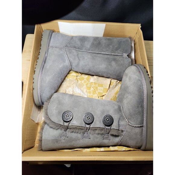 UGG boot w bailey button triplet gray size 5 - Picture 5 of 7